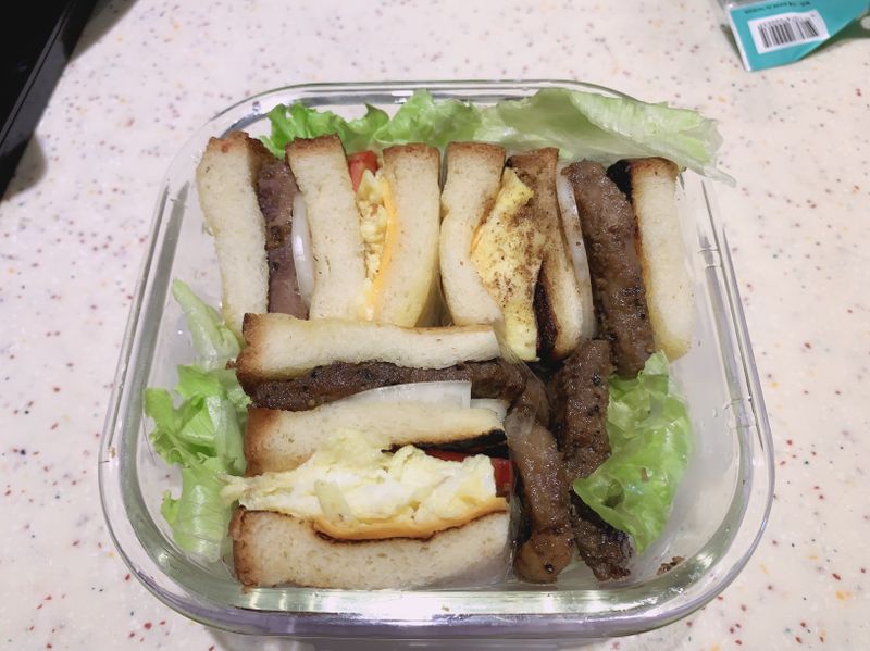 牛小排三明治