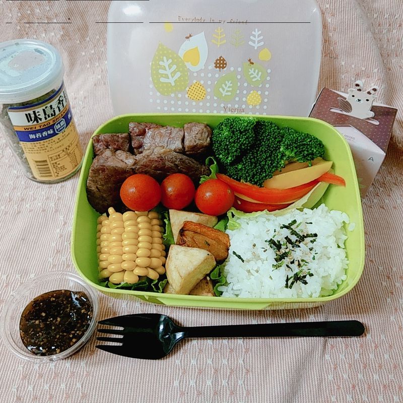 牛肉蔬食餐盒