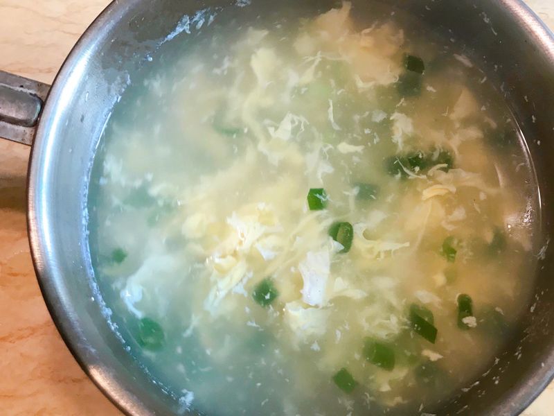 。蔥花蛋湯。