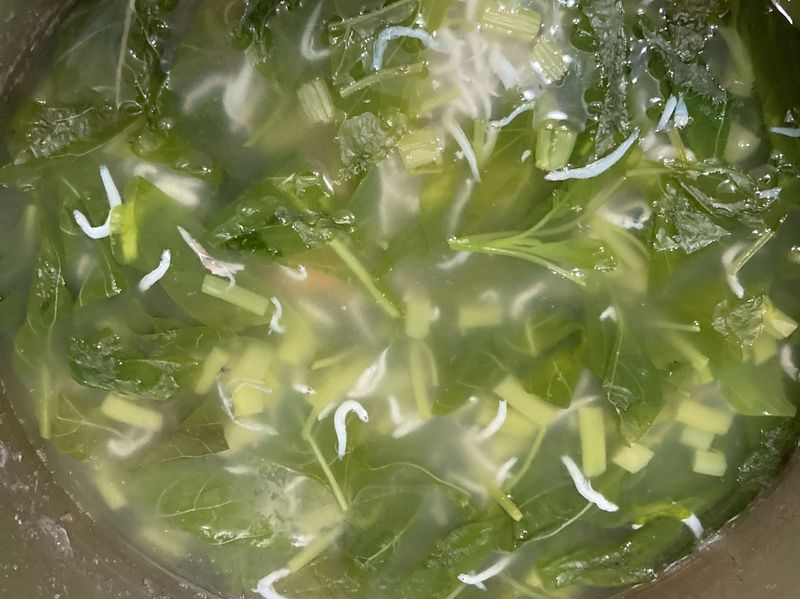 吻仔魚萈菜湯
