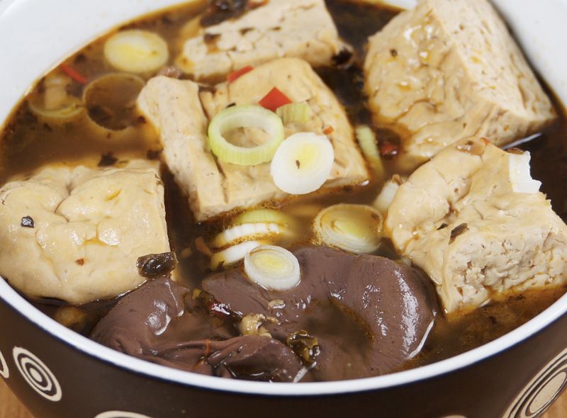 【哇菜影音食譜】麻辣鴨血臭豆腐