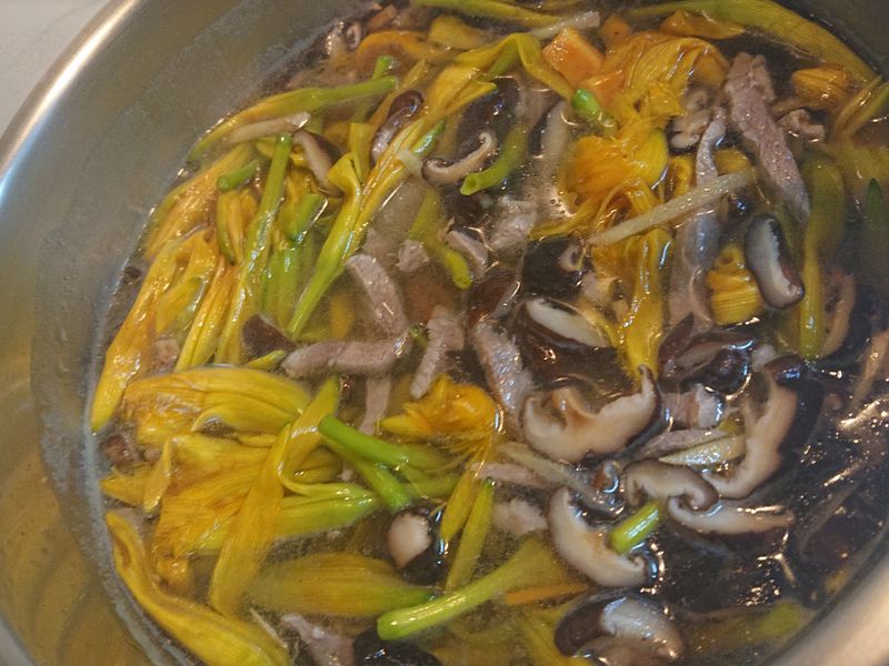 ✨✨金針香菇肉絲湯✨✨