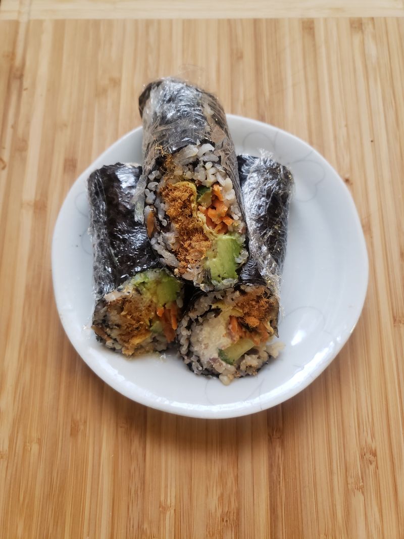 十穀米壽司手捲(肉鬆，鮪魚)