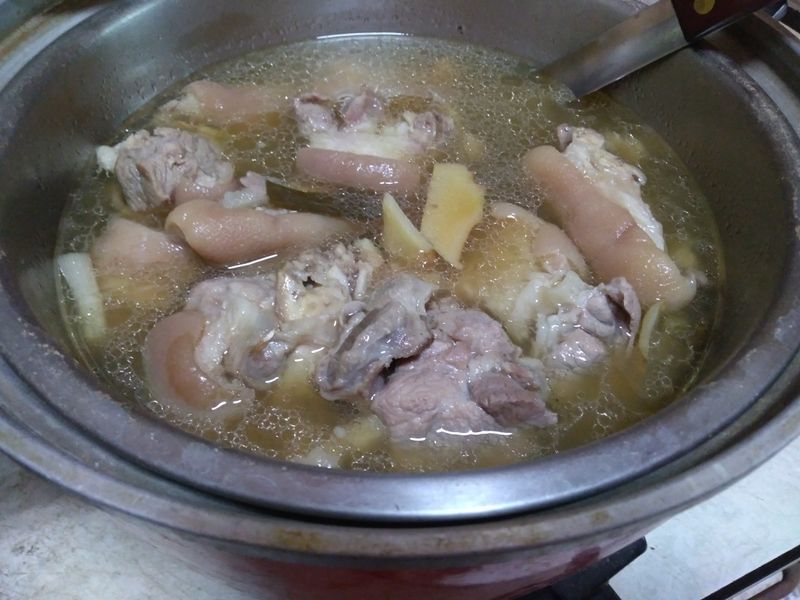 清燉豬腳湯
