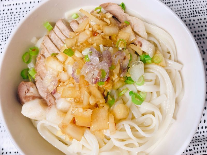 蒜泥白肉蔥拌麵
