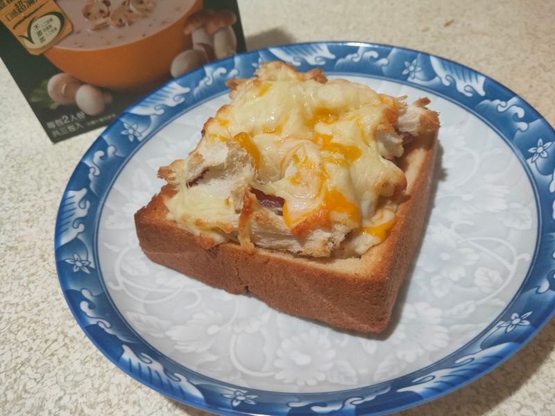 蘑菇白醬焗烤吐司