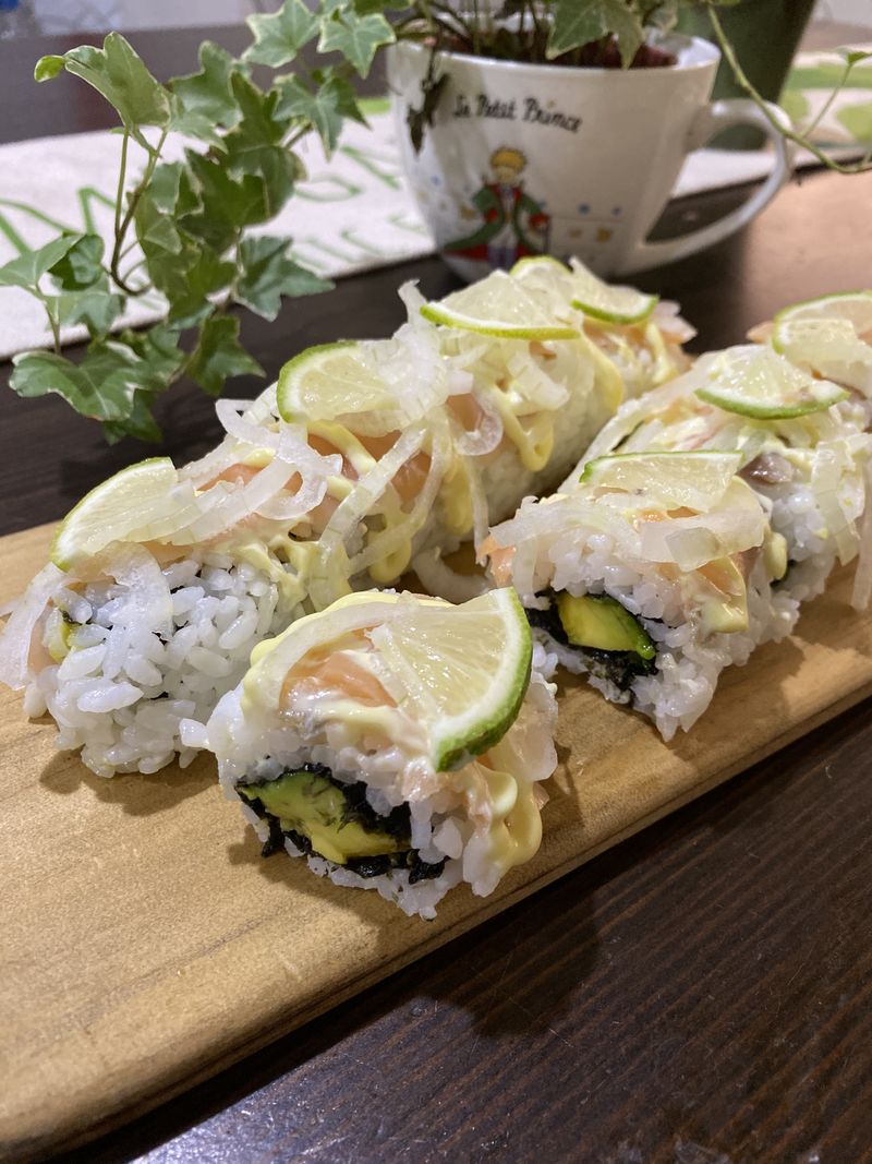 酪梨鮭魚捲