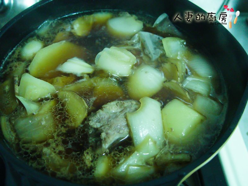洋蔥馬鈴薯燉小排