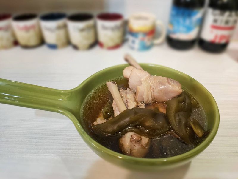 剝皮辣椒雞湯