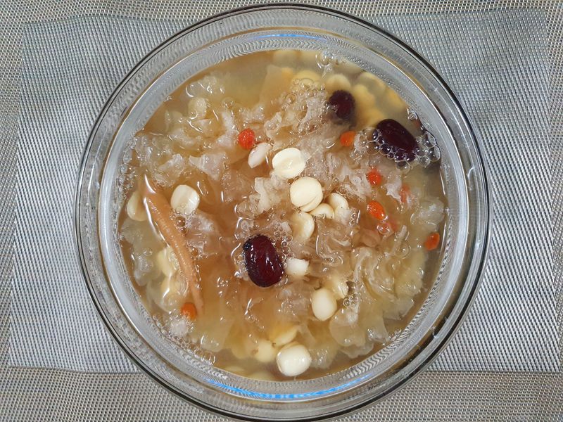 冰糖銀耳蓮子湯