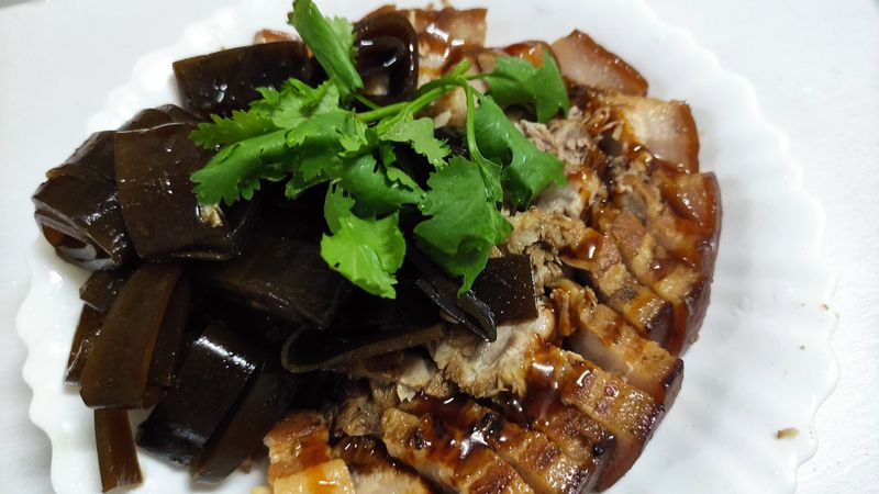 夜市美食─黑白切之肉封及海帶(燜燒鍋版)