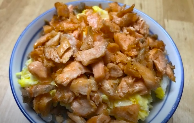 三味食堂美味搬回家-鮭魚魯肉蓋飯
