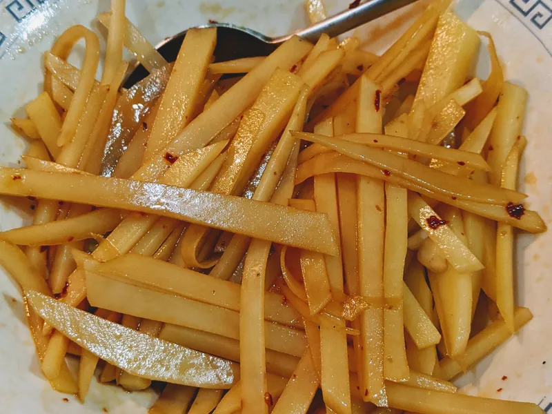 涼拌土豆絲(放一下比較好吃)