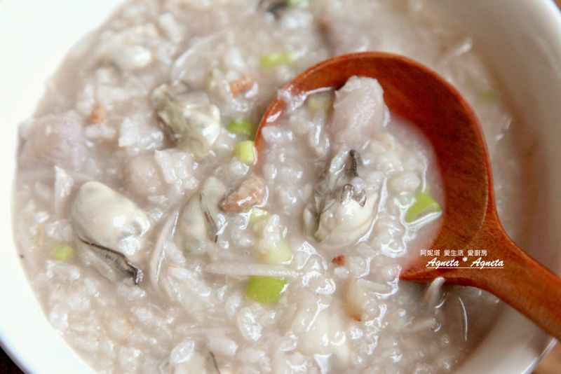[阿妮塔♥yummy] 芋頭鮮蚵鹹粥。