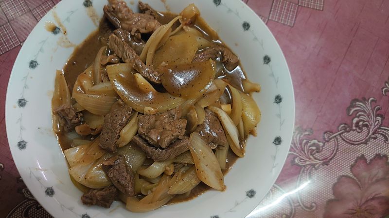 黑胡椒洋蔥炒牛肉