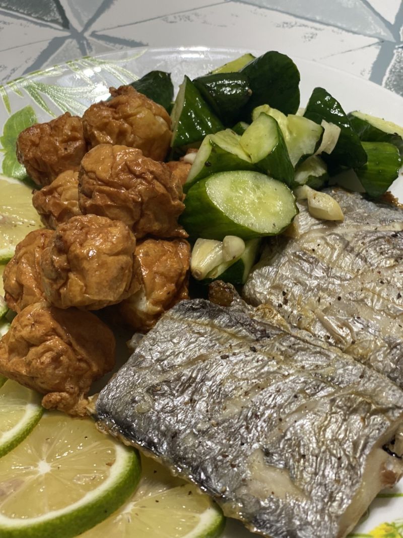 氣炸白帶魚佐小黃瓜花枝丸