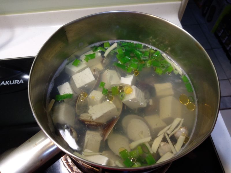 蛤蠣豆腐湯