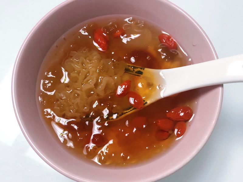 雲耳桃膠糖水