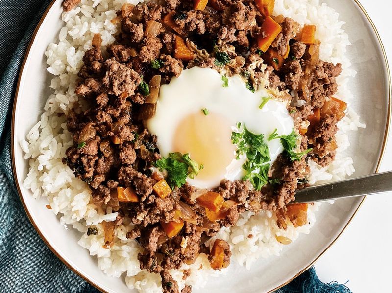 窩蛋牛肉飯