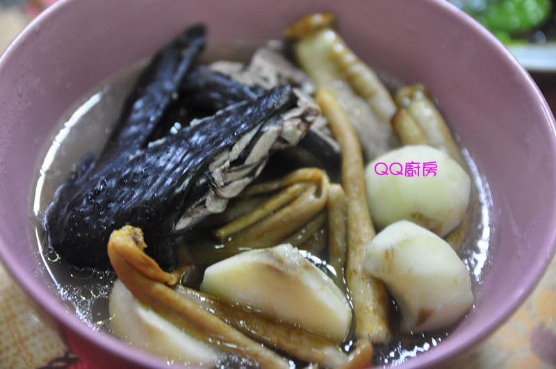 慈菇燉烏骨雞湯