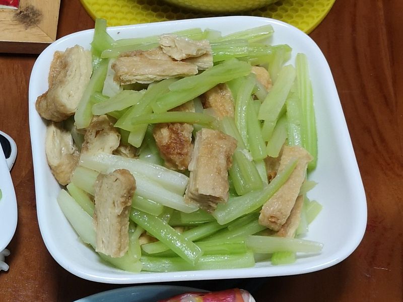 西芹豆包