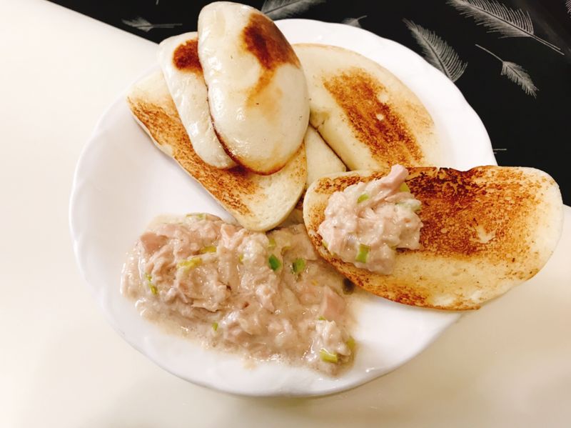 美豆滋鮪魚醬佐香酥饅頭
