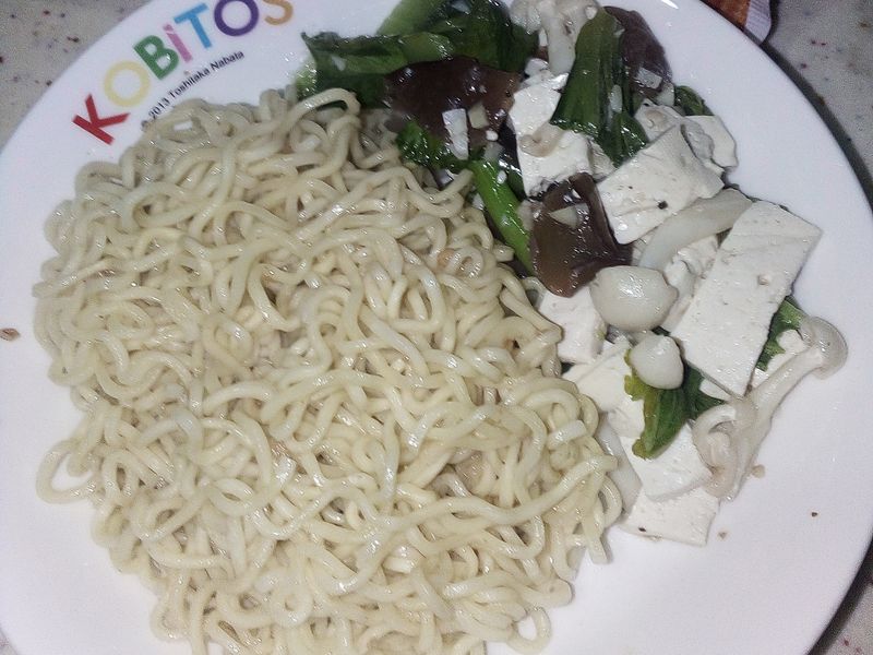 電鍋印泥炒泡麵+蒸蔬菜豆腐