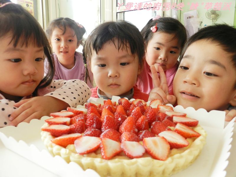 ㄚ曼達的廚房~《草莓就愛鷹牌煉奶》~愛"煉"草莓派