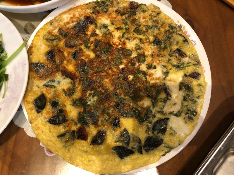 香菜皮蛋煎
