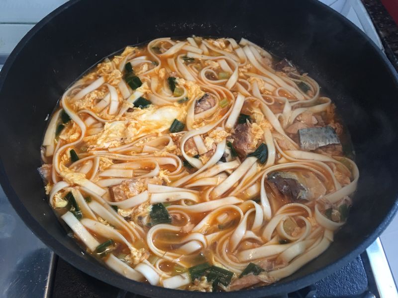 鯖魚番茄麵