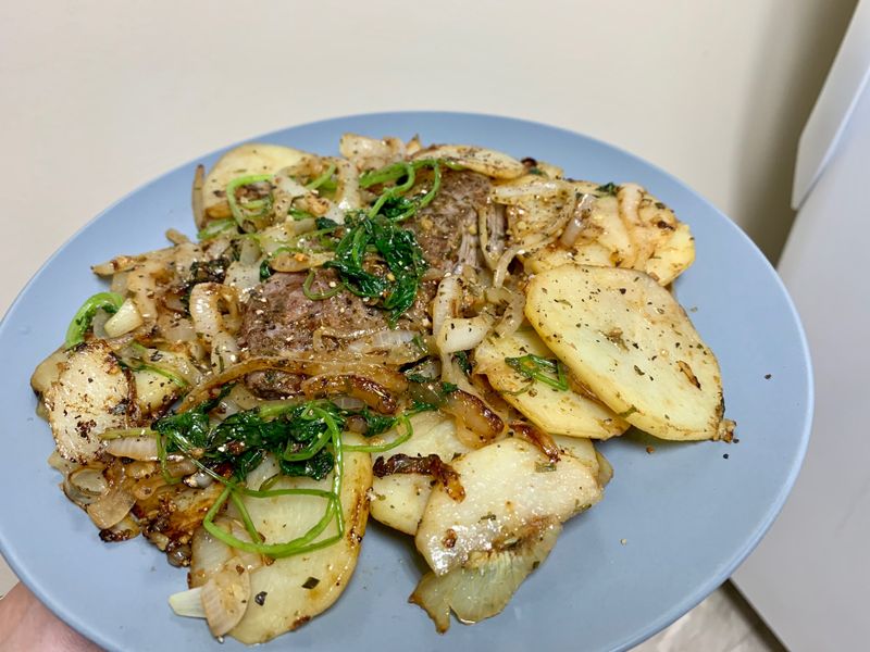 香料亂加牛排馬鈴薯🥩🥔☝🏾😂