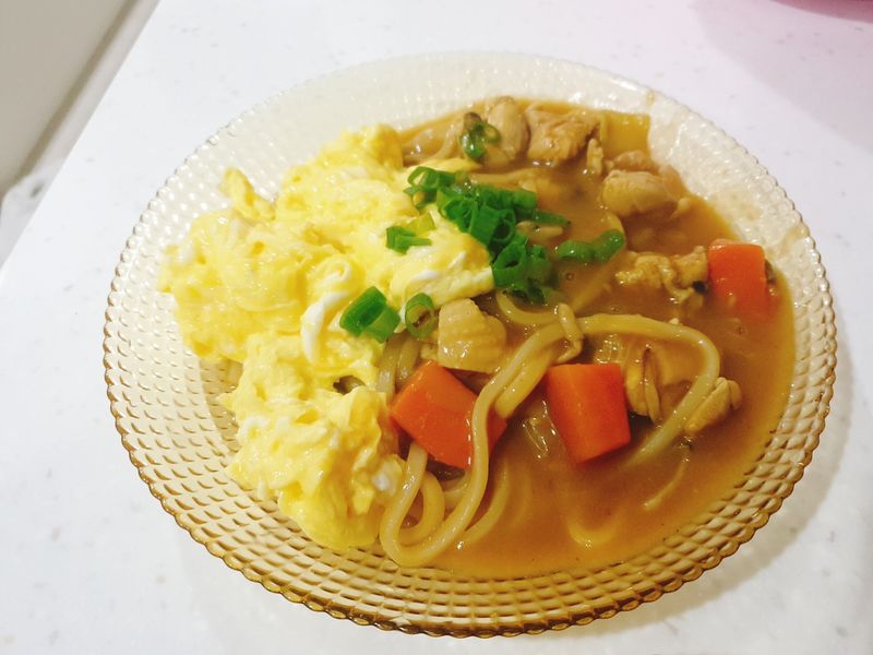 滑蛋咖哩雞腿烏龍麵