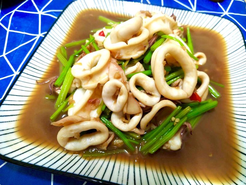 芹菜炒透抽