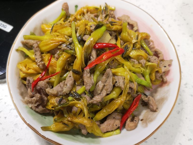 肉絲金針花