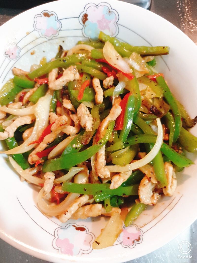 黑胡椒醬青椒炒肉絲