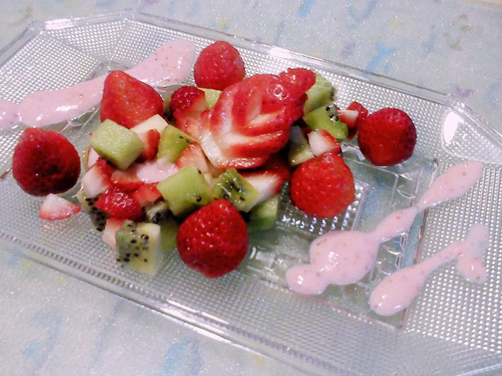 莎媽五心級料理~《草莓就愛鷹牌煉奶》醬香沙拉