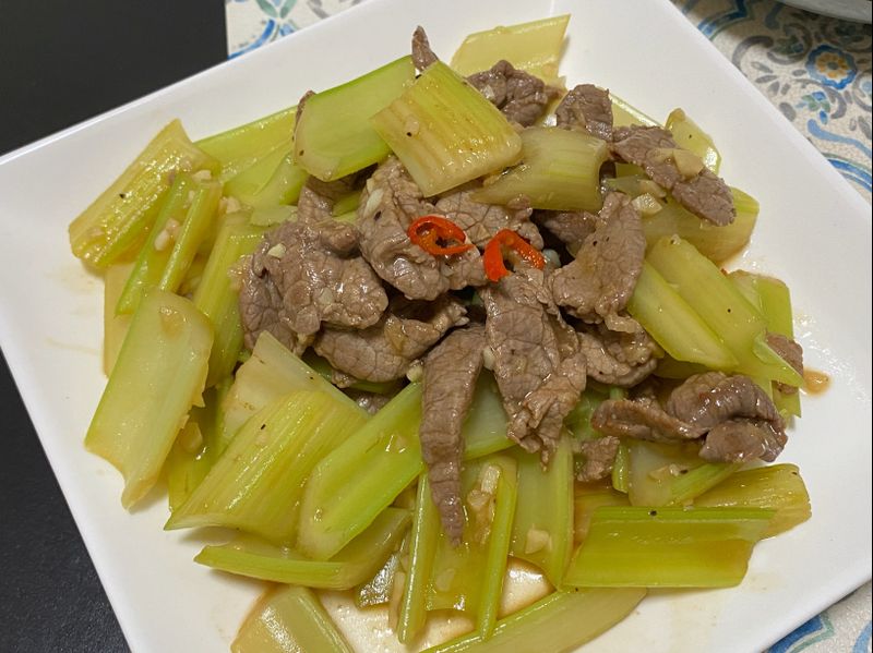 西洋芹炒牛肉