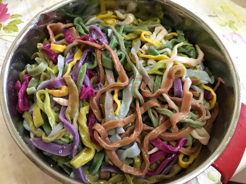 自製彩色麵條(手桿)