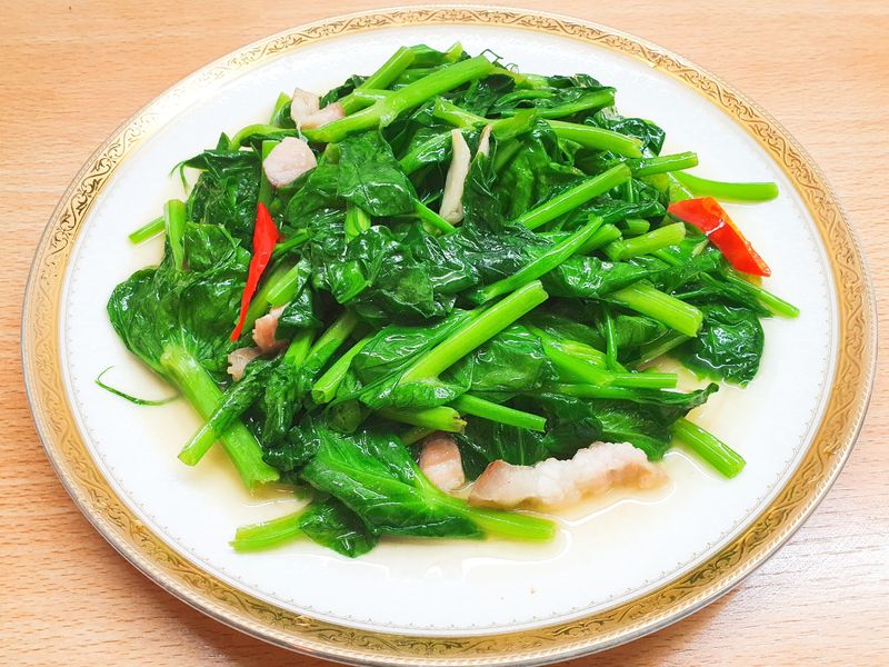 豌豆苗炒肉絲