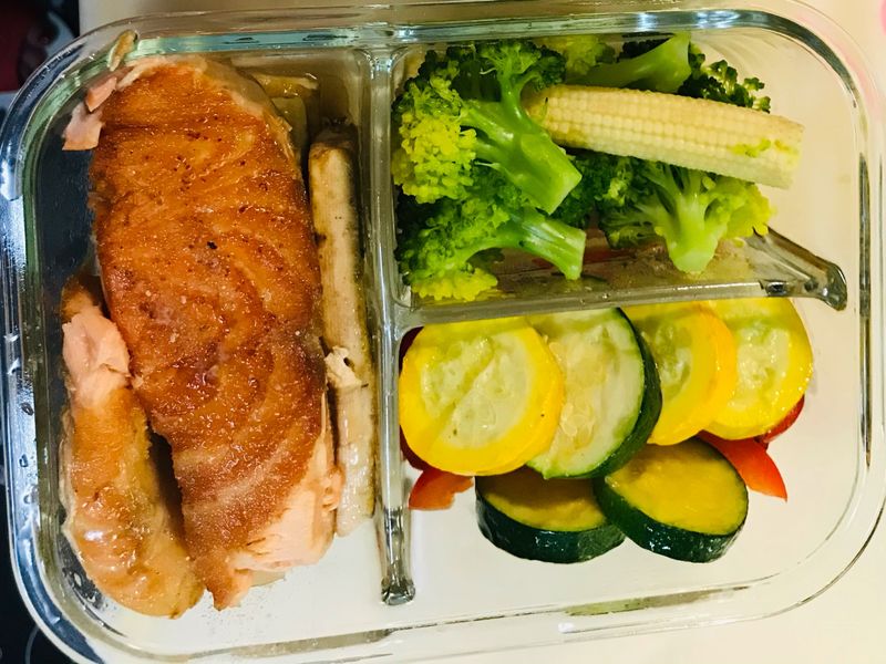 香煎鮭魚減醣便當
