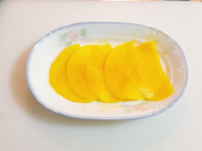 黃色醃蘿蔔단무지