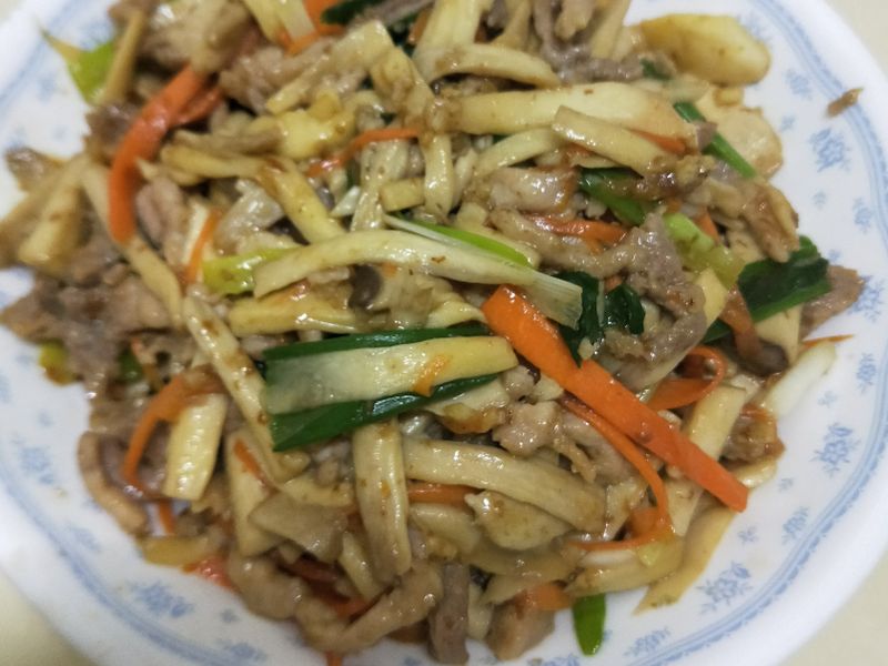 杏鮑菇炒肉絲