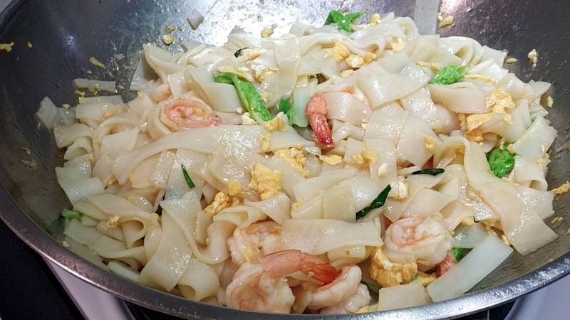 鮮蝦炒河粉