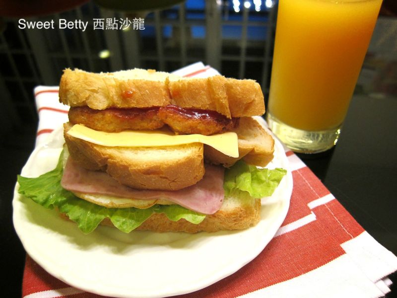 薯餅總匯三明治