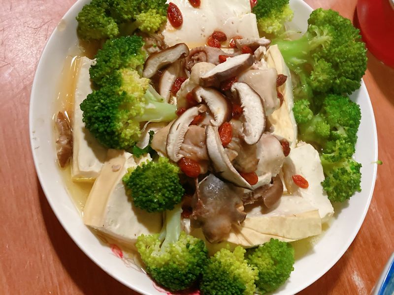 枸杞豆腐香菇雞（電鍋料理）