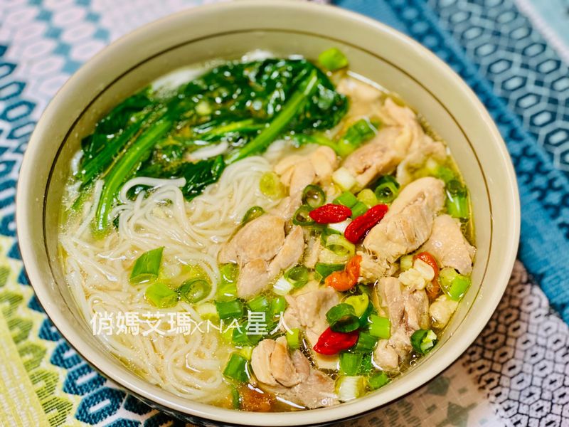 養生(蔘)雞湯麵線