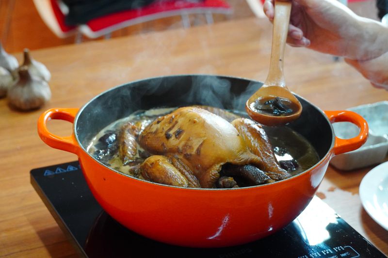 黑蒜雞湯