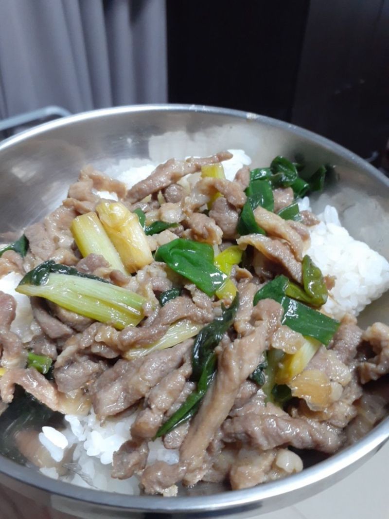 蔥爆豬肉飯