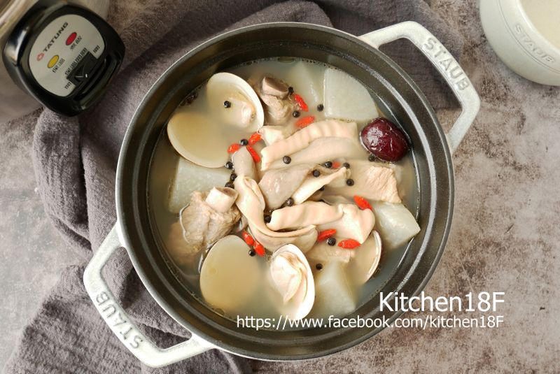 馬告豬肚排骨湯_電鍋料理