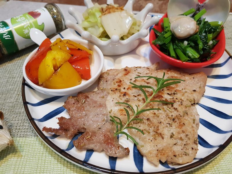 迷迭香煎豬排(快速上菜不費力)